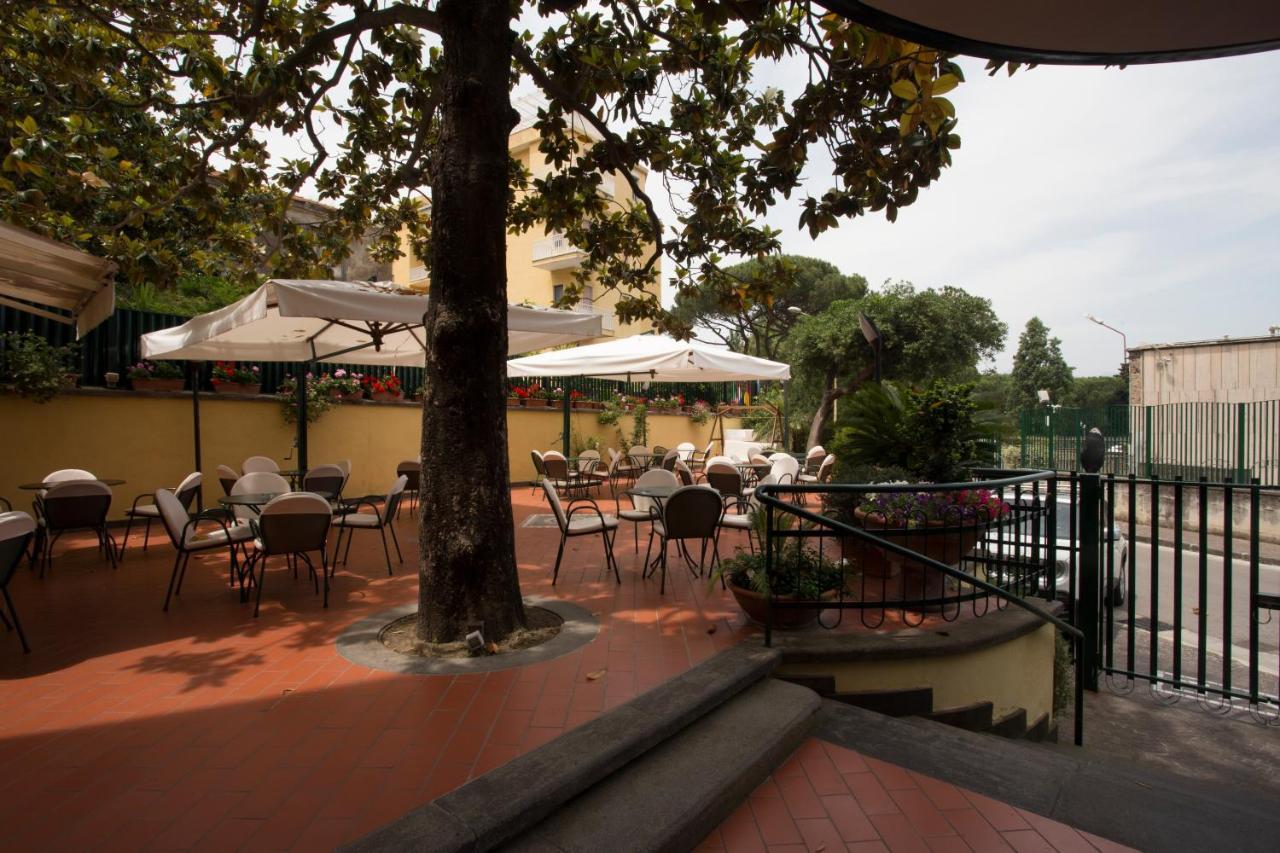 Hotel Villa Serena Кастелламмаре-ди-Стабия Экстерьер фото